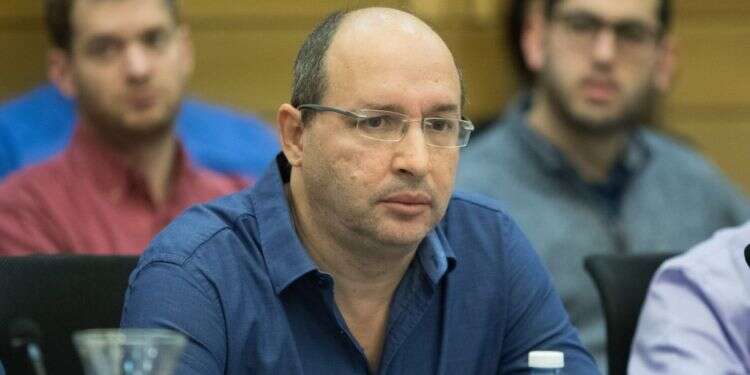 אבי ניסנקורן. כחול לבן. צילום: נעם ריבקין פנטון צילום: נעם ריבקין פנטון