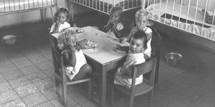 לא חוששים להודות שהמדינה שלנו היא הצלחה מסחררת. בית ילדים בימיה הראשונים של ישראל. צילום: מנדלסון הוגו, לע''מ מנדלסון הוגו, לע''מ