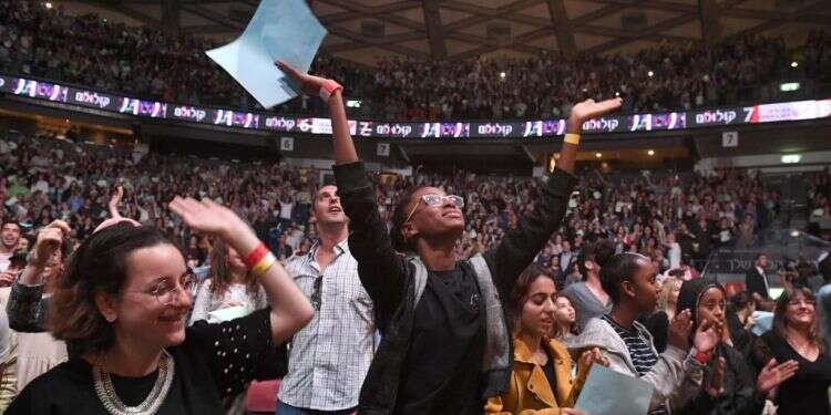 המשתתפים במופע קולולם בהיכל מנורה. צילום: מארק ניימן, לע''מ צילום: מארק ניימן, לע''מ