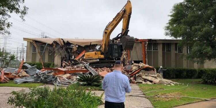 הריסות בית הכנסת שהוצף ביוסטון. צילום: קונסול ישראל ביוסטון צילום: קונסול ישראל ביוסטון