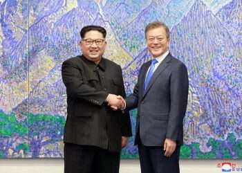 מנהיג צפון קוריאה קים ג'ונג-און ונשיא דרום קוריאה מון ג'יאה-אין. צילום: AFP