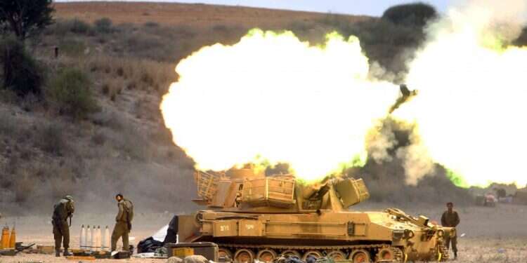 הפגזה של צהל בצוק איתן. צילום: יוסי אלוני צילום: יוסי אלוני