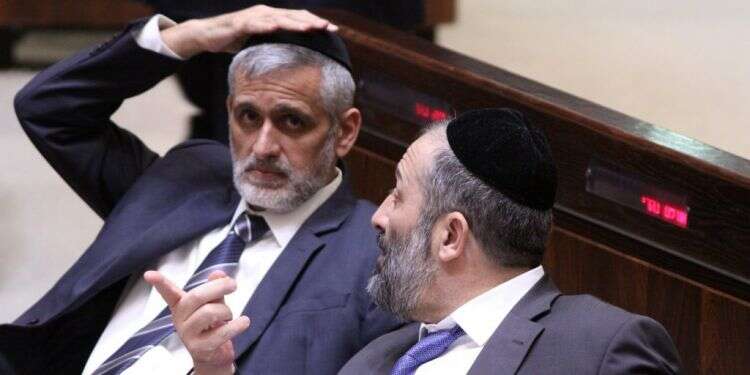 אריה דרעי ואלי ישי. צילום: דוברות הכנסת צילום: דוברות הכנסת