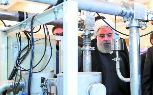 נשיא איראן חסן רוחאני בתערוכה גרעינית בטהרן. צילום: EPA צילום: EPA