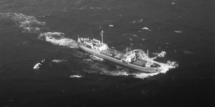 פעולות הצלה וחיפוש אחר הצוללת דקר. צילום: באדיבות ארכיון צה צילום: באדיבות ארכיון צה"ל במשרד הביטחון, צלם במחנה: מיקי