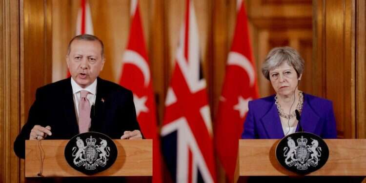 ארדואן ומיי במסיבת העיתונאים. צילום: AFP צילום: AFP