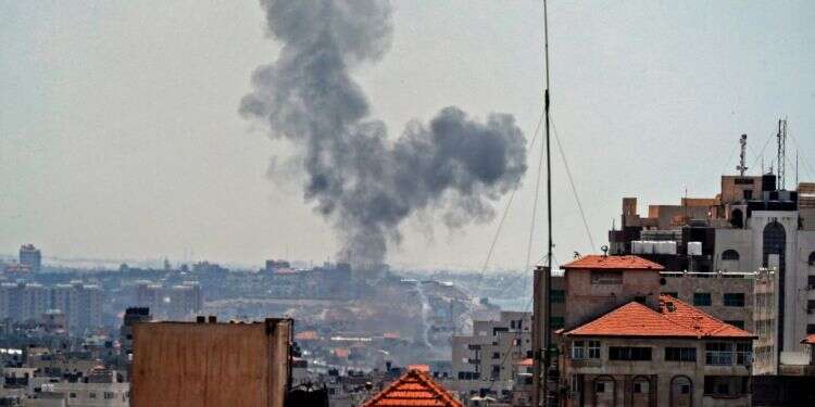 תקיפת צה תקיפת צה"ל בעזה. צילום: AFP