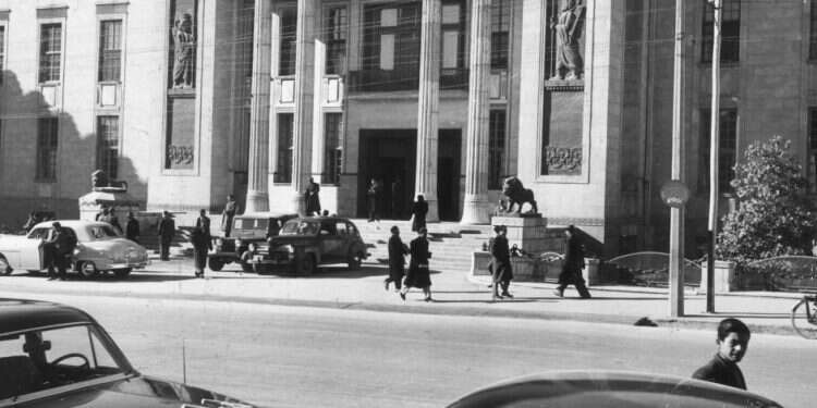 ימים של פריחה, שגשוג ויחסי חוץ מצויינים. איראן בימי שלטון השיאה. צילום: גטי אימג'ס גרעין של אמת: הנשיא המטורף הוא שראה את התמונה