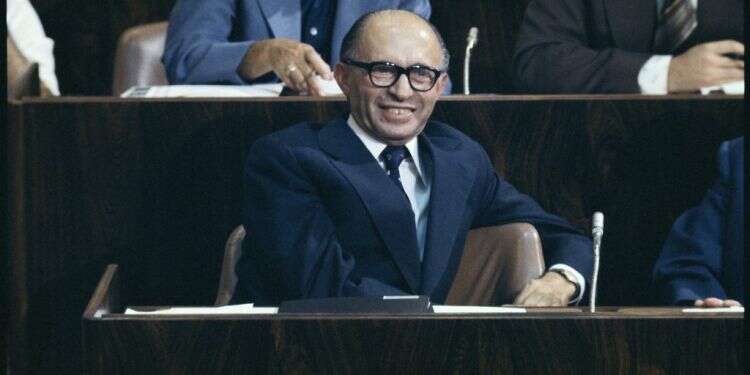 מנחם בגין בפתיחת מושב הכנסת, 1977. צילום: אוסף אלון ריינינגר, באדיבות מרכז מורשת בגין צילום: אוסף אלון ריינינגר, באדיבות מרכז מורשת בגין