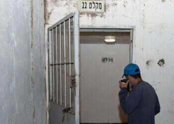 פתיחת מקלטים, ארכיון. צילום: אייל מרגולין - ג׳יני
 פתיחת מקלטים בצפון. צילום: אייל מרגולין - ג׳יני