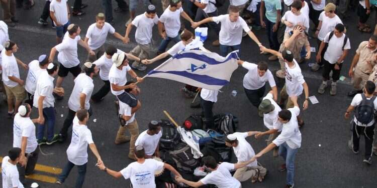 אומנות החיבור: המורה למחול של בחורי ישיבה ותלמידות ערביות מירושלים