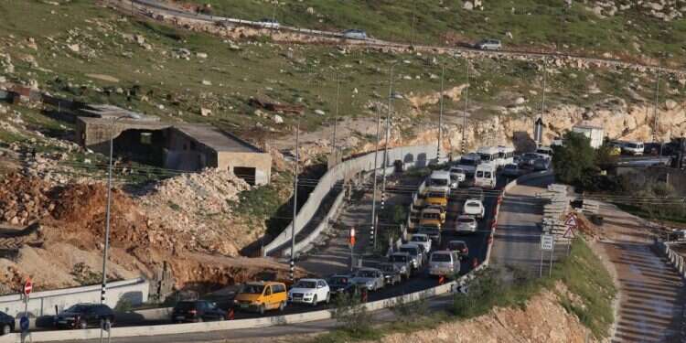 פקק באזור חיזמה־אדם. צילום: מרים צחי צילום: מרים צחי