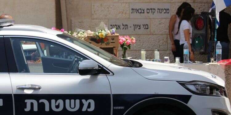 ניידת משטרה בפתח המכינה הקדם צבאית בני ציון בת״א. צילום: קוקו צילום: קוקו