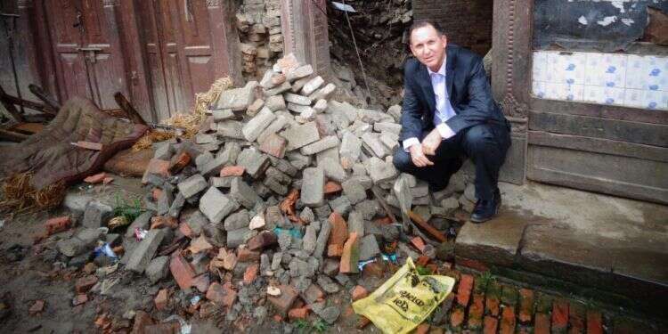 גיל השכל בנפאל מיד אחרי רעידת האדמה בכיר במשרד החוץ: "אין בארץ סיקור אותנטי ואמיתי למצבה של ישראל בעולם"