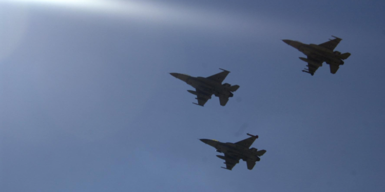 צילום: דובר צה''ל צילום: דובר צה''ל. טייסת מטוסי הקרב אשר שימשו את חיל האוויר בהפצצת הכור בעיראק.