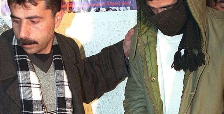 מעצר סייען פלסטיני על ידי הרש צילום: AFP