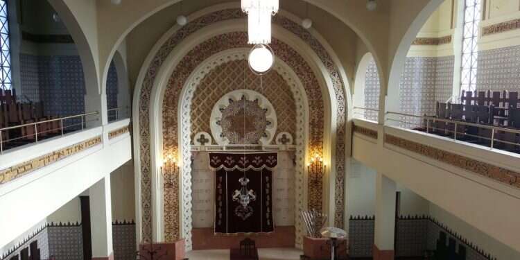 בית הכנסת מקור חיים בפורטוגל כשהקהילות מצטמקות