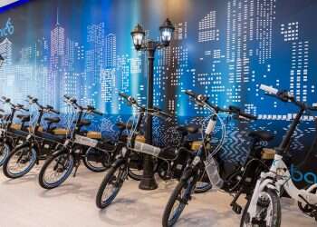 איזה ציוד כדאי לקחת לטיולי אופניים חשמליים?