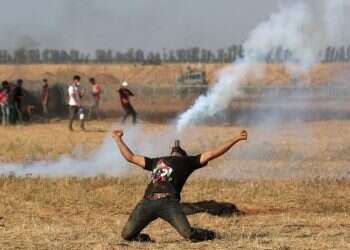 מפגין פלסטיני בעזה. צילום: AFP