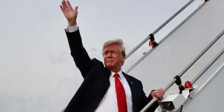 טראמפ נפרד מפסגת סינגפור. צילום: AFP טראמפ נפרד מפסגת סינגפור. צילום: AFP