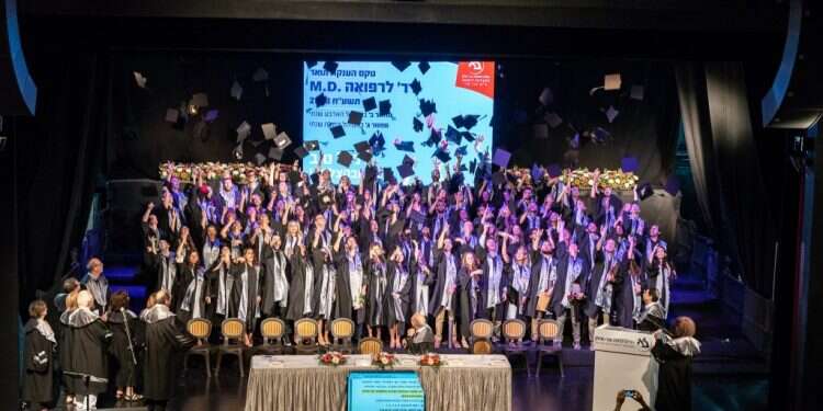 טקס סיום הלימודים בצפת. צילום: דרור מילר צילום: דרור מילר