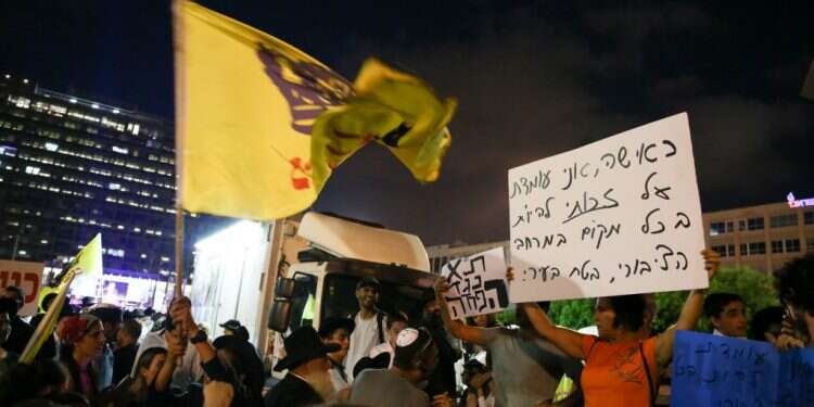 מחאה נגד ההפרדה המגדרית באירוע של חב צילום: דוד כהן, פלאש 90