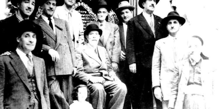 הרב סידי פרג' חלימי בחברת תלמידים ועמיתים. צילום: באדיבות יוסף שרביט צילום: באדיבות יוסף שרביט