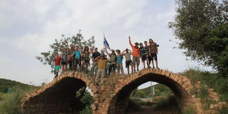 מי שיש לו אמון בעצמו יוכל לבנות חיים יציבים, יצרניים ומלאי משמעות. תלמידי ישיבת  צילום: באדיבות ישיבת "חברותא"