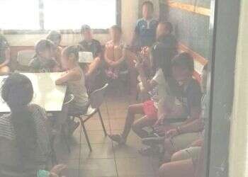 עם ספר על הברכיים: 35 תלמידים בכיתה א' בקרית אתא