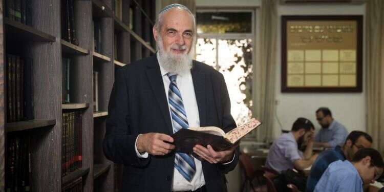 הרב יוסף כרמל. צילום: יונתן זינדל, פלאש 90 צילום: יונתן זינדל, פלאש 90