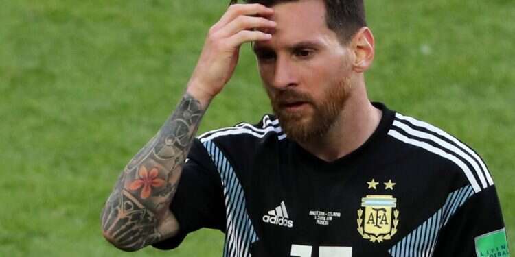 ליונל מסי אחרי החמצת הפנדל מול איסלנד. צילום: EPA "השחקנים הושפעו מההפגנות, מסי נכשל במונדיאל"