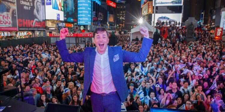 החגיגות בטיימס סקוור. צילום: אנצו ג'וש, ג'יני צילום: אנצו ג'וש, ג'יני