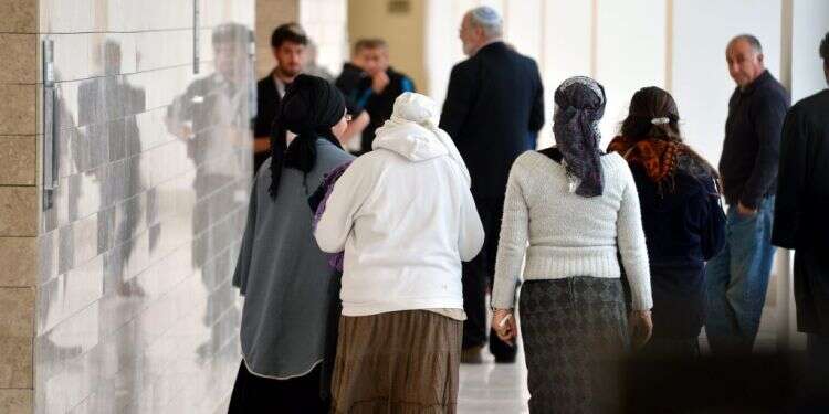 רעייתו של בן אוליאל בבית המשפט המחוזי בלוד. צילום: יוסי זליגר צילום: יוסי זליגר