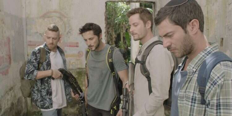 בשבילה גיבורים עפים. צילום: יח בשבילה גיבורים עפים. צילום: יח"צ קשת