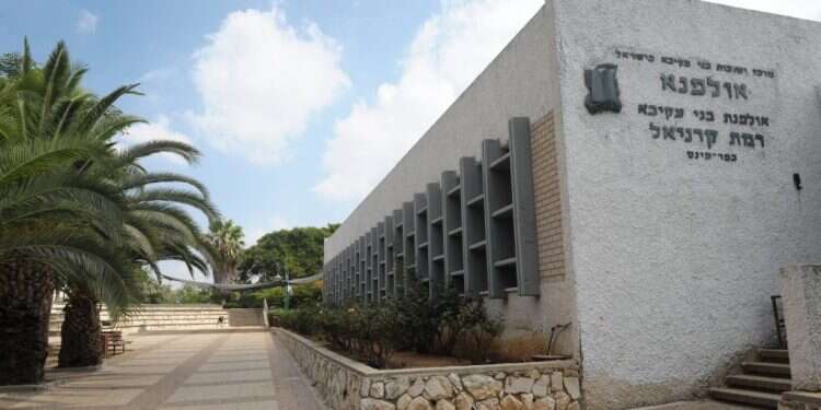 אולפנת כפר פינס. צילום: מורן מעיין צילום: מורן מעיין