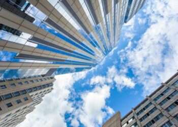 שאלו את המתווך: לקנות דירת מגורים או להשקיע במשרד?