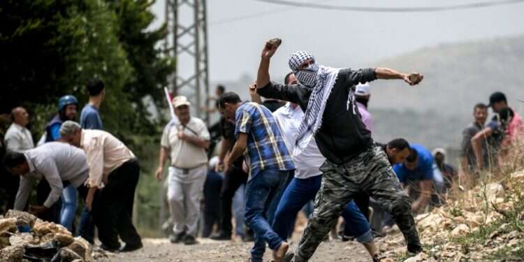 התפרעויות פלסטינים ליד שכם. צילום: AFP צילום: AFP