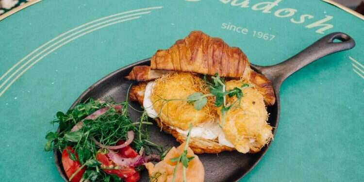 קפה קדוש. צילום: אבישג שאר-ישוב צילום: אבישג שאר-ישוב