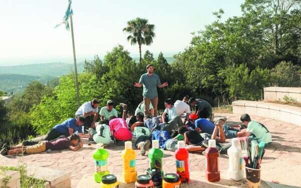 סדנת צבע לנערים, מכון ליברמן, רמות שפירא. צילום: מרים צחי
 צילום: מרים צחי