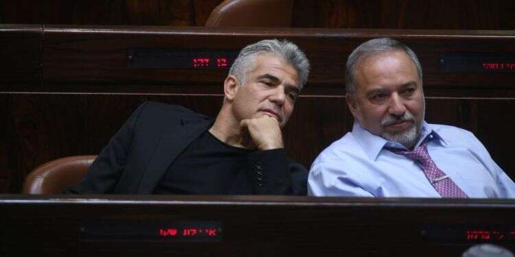 אביגדור ליברמן ויאיר לפיד. צילום: מרים צחי צילום: מרים צחי