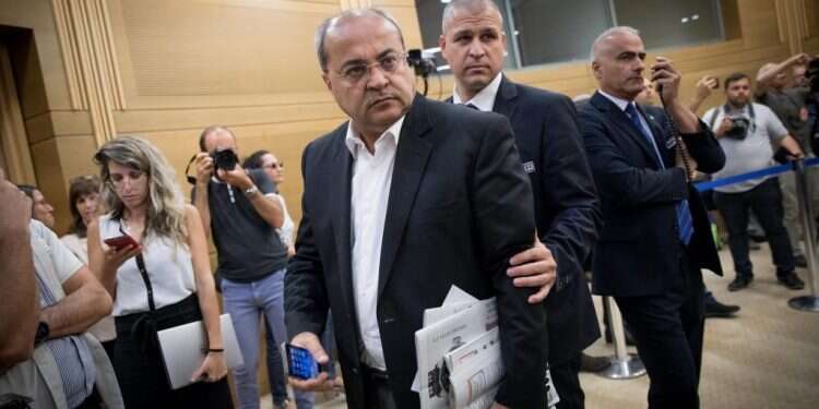 אחמד טיבי בוועדת חוק הלאום. צילום: יונתן זינדל, פלאש90 צילום: יונתן זינדל, פלאש90