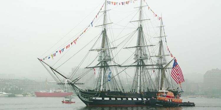 ספינה ישנה עוגנת בנמל בוסטון. צילום: שאטרסטוק צילום: שאטרסטוק