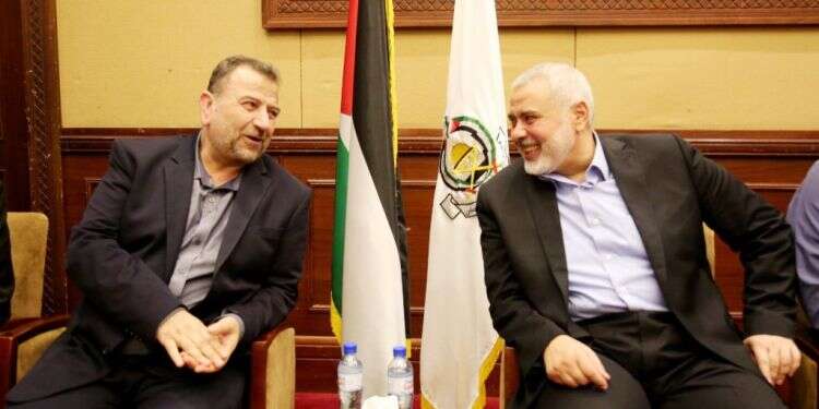 איסמעיל הנייה וסלאח אל ערורי. צילום: EPA צילום: EPA