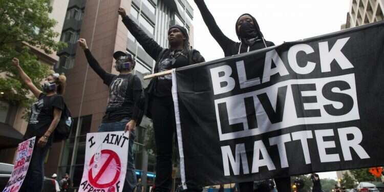 הפגנת ארגון  עין עצומה לרווחה: עדאלה, ה-BDS והקרן החדשה