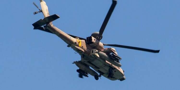 מסוק אפאצ'י. צילום: אנצ'ו גוש-ג'יני "בערב אחד איבדנו מחצית מצוותי האפאצ'י שלנו"