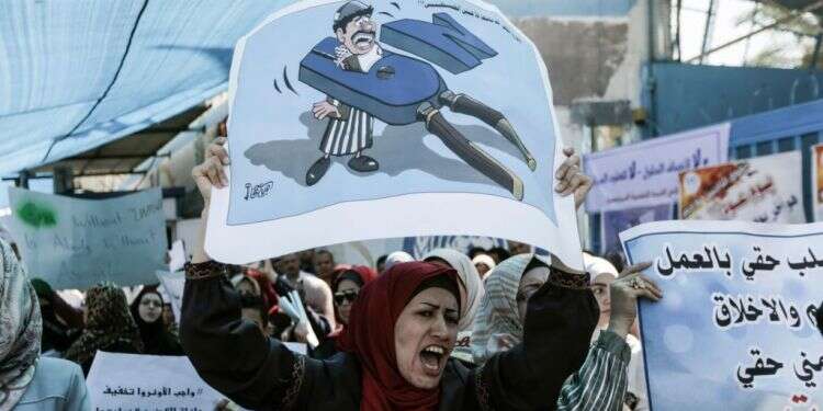 הפגנה של פלסטינים נגד הכוונה לקצץ את הסיוע לאונר''א. צילום: AFP צילום: AFP