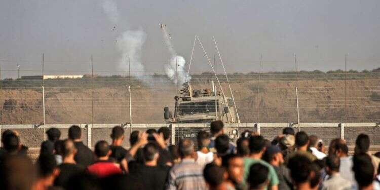 הפרות סדר מול גדר המערכת בעזה. צילום: AFP צילום: AFP