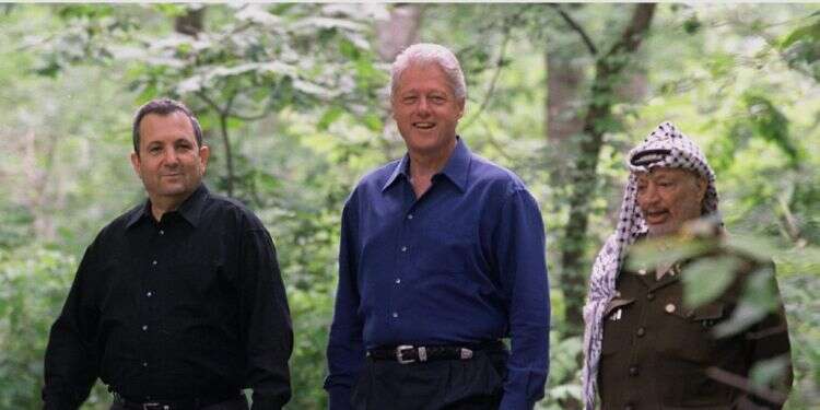 ברק עם קלינטון וערפאת בקמפ דייויד. צילום: אבי אוחיון, לע צילום: אבי אוחיון, לע"מ