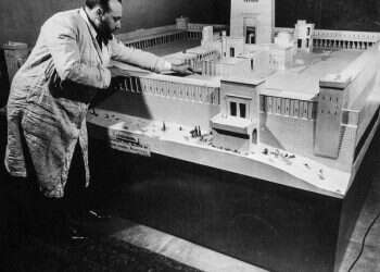 דגם המקדש שעורר את הרגש הלאומי של איינשטיין