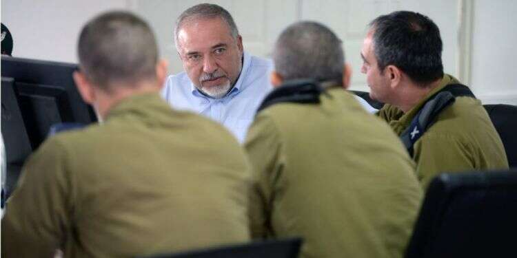 שר הביטחון אביגדור ליברמן בצפון. צילום: אריאל חרמוני, דוברות משרד הביטחון צילום: דוברות משרד הביטחון